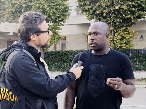 “I soldi c’erano, perché non li usava?”. Soumahoro ancora sotto accusa
