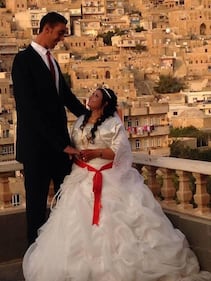 Sei metri di stoffa per l'abito nuziale Anche Sultan si sposa 1