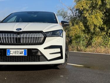 Skoda Enyaq Coupè RS: guarda la gallery del SUV coupè elettrico 4