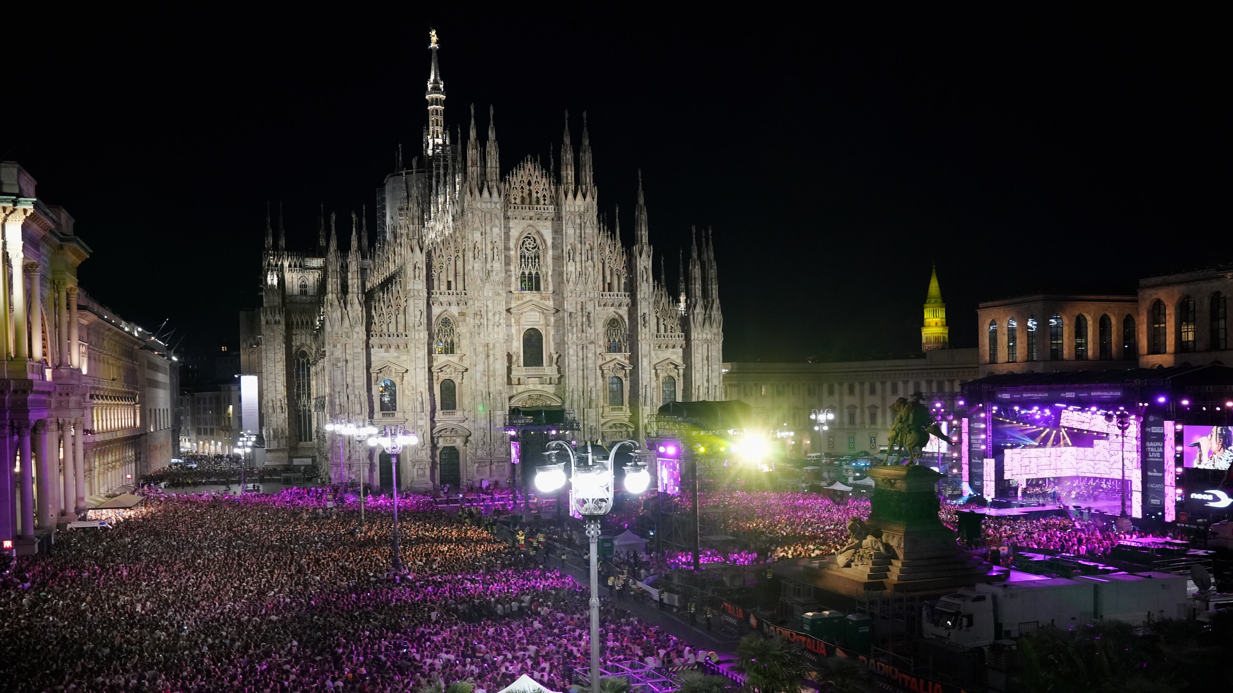 Caos, calca e malori da caldo: le note stonate del concertone