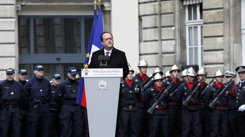 A Parigi il ricordo dei poliziotti uccisi 6