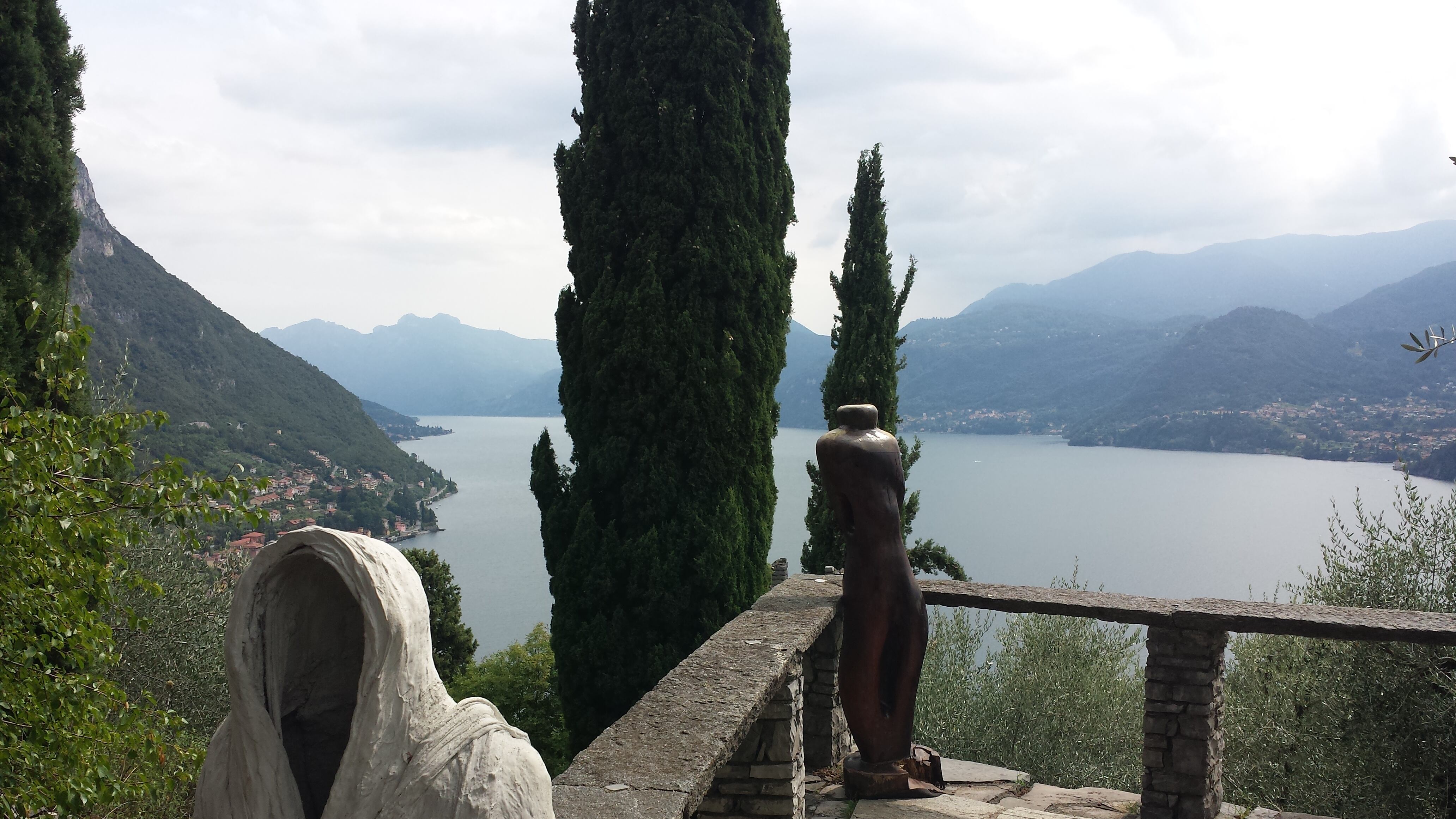 Viaggio nel castello di Vezio tra sentieri, falchi e leggende