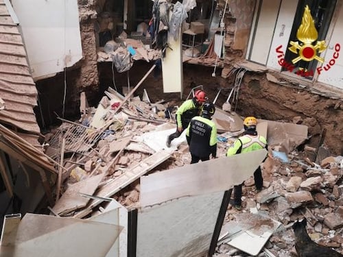 Crolla parte di una palazzina: sfiorata la tragedia a Catania