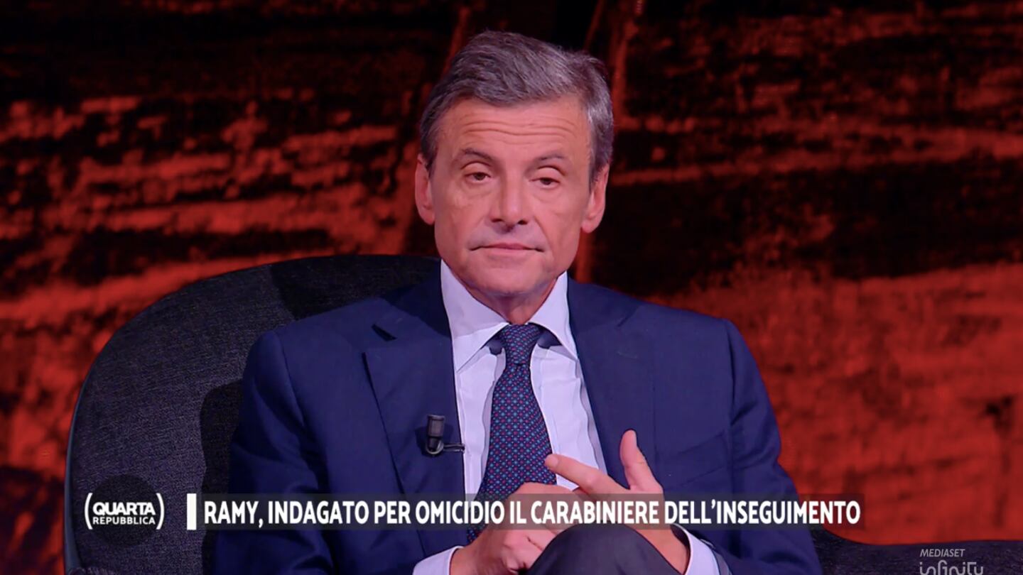 "Ero scappato dai poliziotti, non avevo il casco". La confessione di Calenda