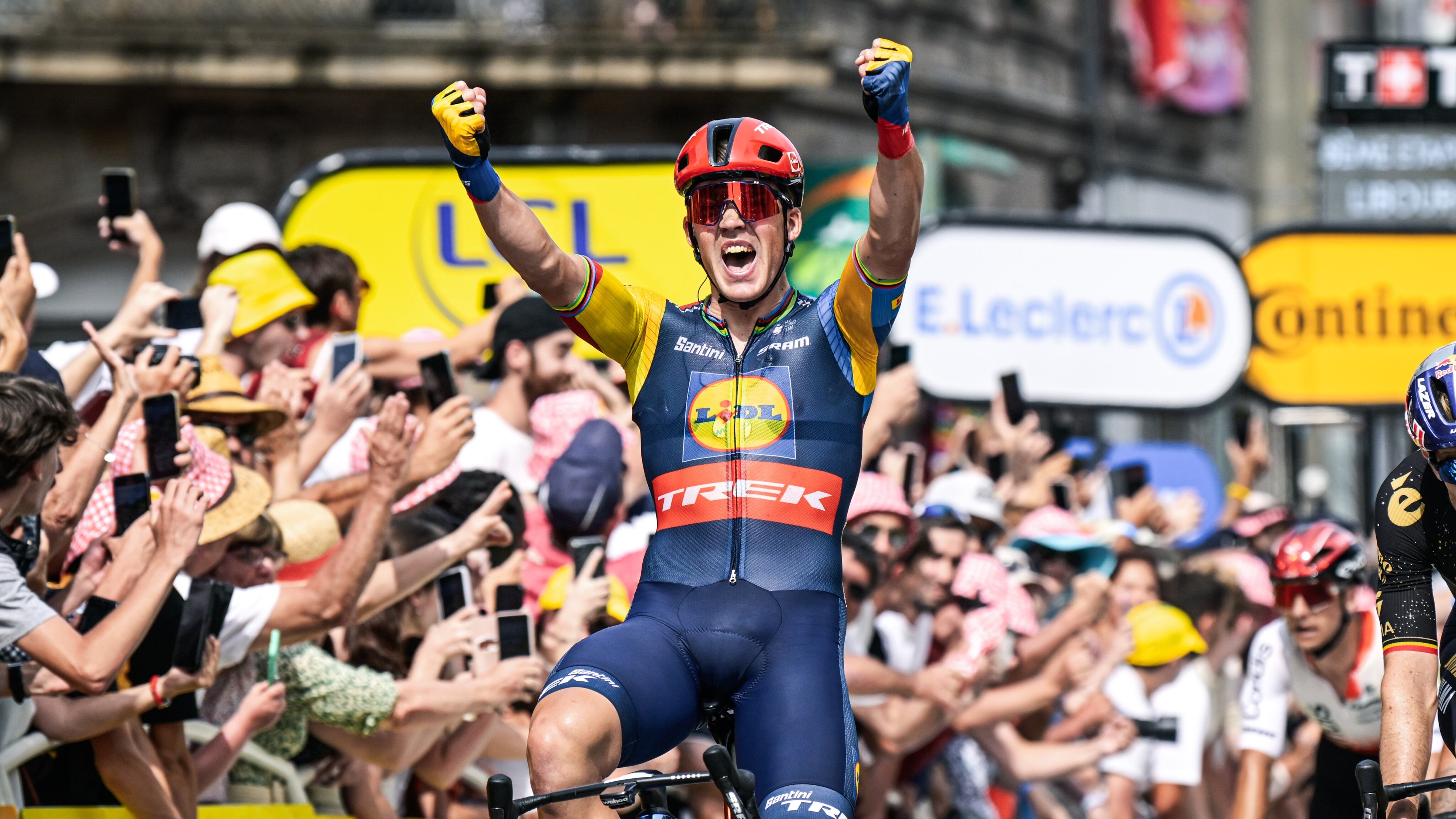 Tour, Cavendish cade e si ritira. A Limoges Pedersen beffa Philipsen