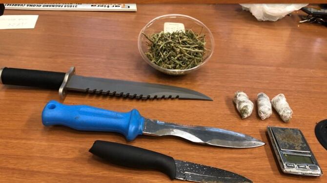 In bus con mezzo chilo di droga: trovata la marijuana per le feste dei rampolli