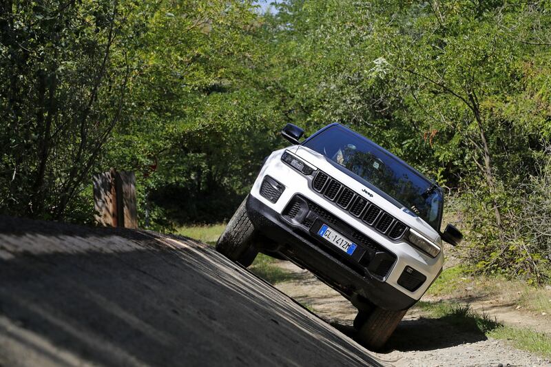 Jeep Grand Cherokee 4xe: guarda tutte le foto 18