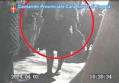 Alcuni fotogrammi dei video che incastrano gli impiegati 4