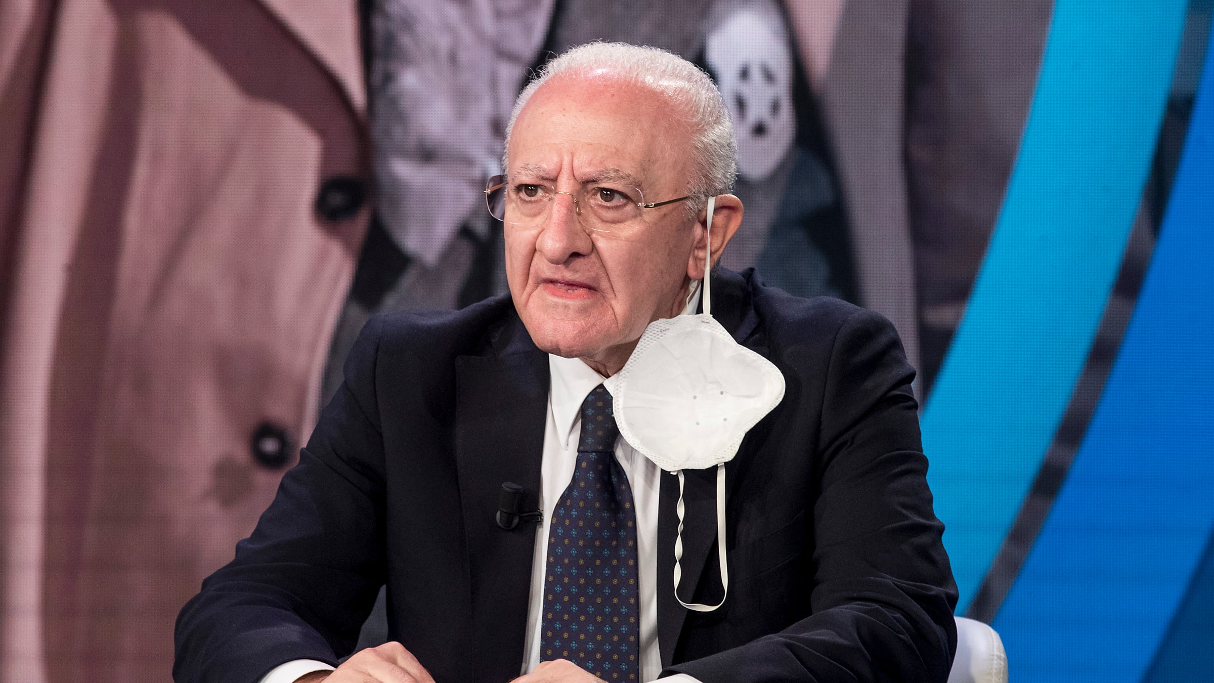 Nuova tegola per il Pd. Lo "sceriffo" De Luca indagato per corruzione