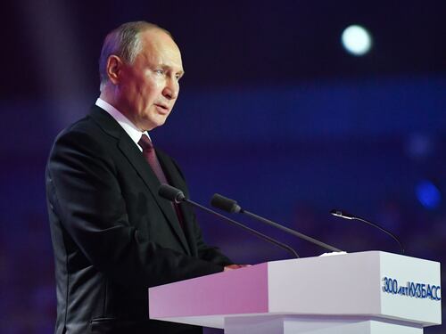 Via il Forum Ambrosetti. Con la sorpresa di Putin e il forfait di Draghi