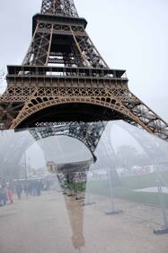 La parete di vetro anti-terrorismo intorno alla Tour Eiffel 10