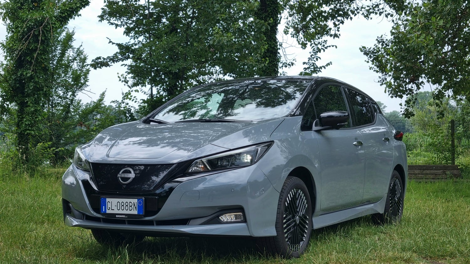 Nissan Leaf 2023: test drive, pregi e difetti del crossover 100% elettrico da città