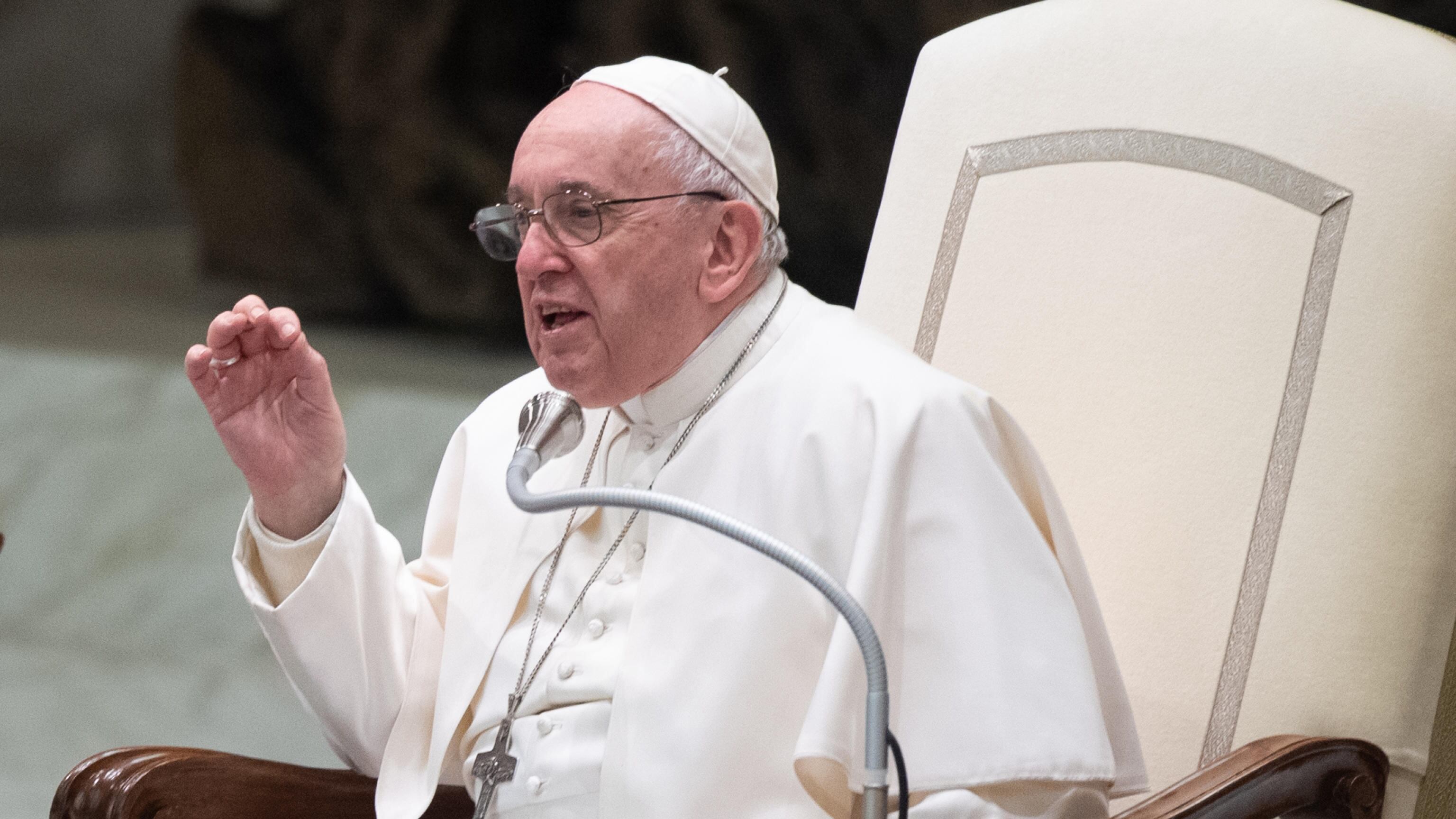 Bufera in Vaticano: il cardinale "papabile" esce di scena