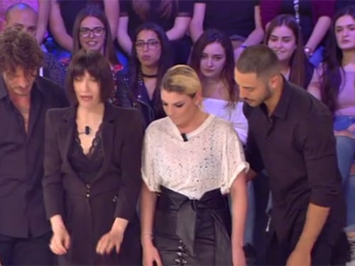 Amici, Emma Marrone lancia le frecciatine a Stefano De Martino