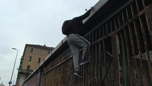 Milano, l'ex mercato del pesce occupato dagli immigrati 5