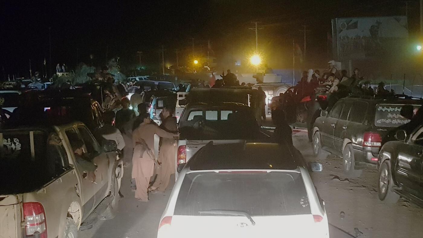 L'Italia avvia il ponte aereo. I talebani alle porte di Kabul