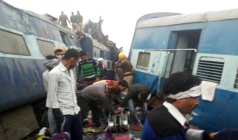 India un treno è deragliato in un grave incidente ferroviario 5