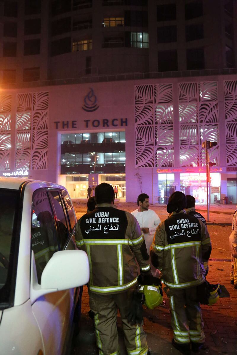 Dubai, 'incendio alla Torch Tower: venti piani in fiamme 6