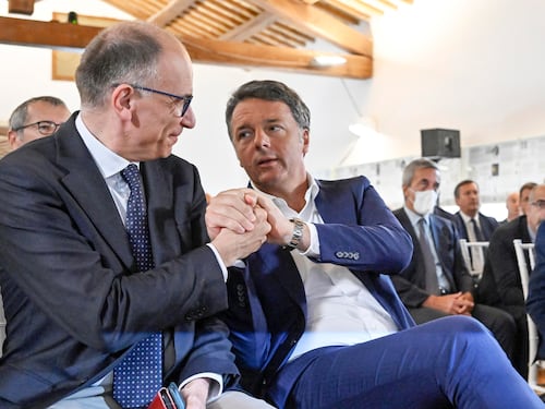 "Non ne azzecca una", "L'ha fatto eleggere". Botta e risposta tra Letta e Bonifazi