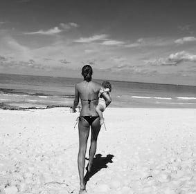 Elisabetta Canalis e Maddalena Corvaglia, bikini hot 19