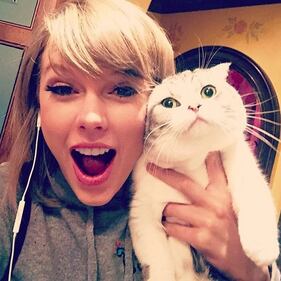 Selena Gomez supera Taylor Swift, è lei la più seguita su Instagram: foto 12