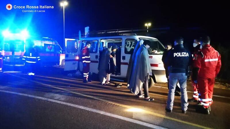 Lecce, i migranti appena soccorsi dalla croce rossa 1