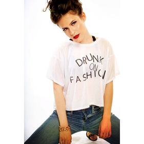 Sguardo aggressivo e vestito sexy per Erin Sanders 4