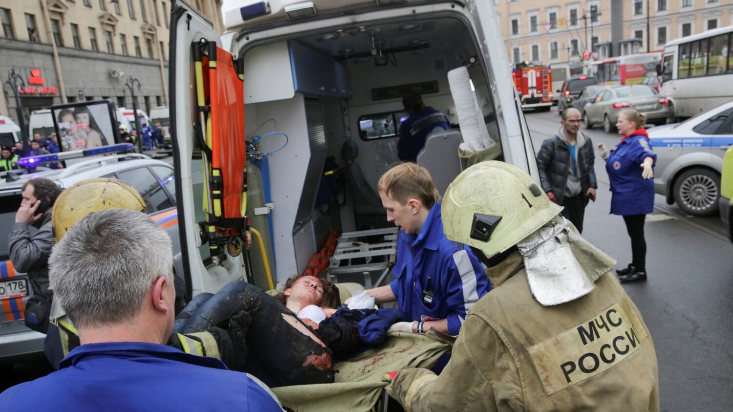 "Le persone erano mutilate e sanguinanti". Così l'ordigno ha devastato la metro