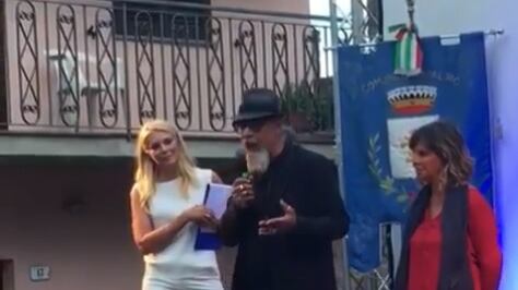 Roberto D'Agostino sbertuccia Capalbio: "Vi indignate per Salvini ma voi avete rifiutato i migranti"