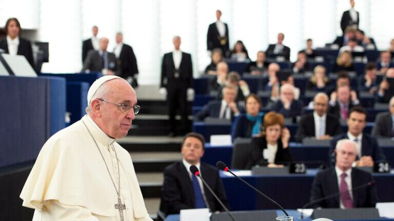 "Luoghi di tossicità". Papa Francesco contro i siti web