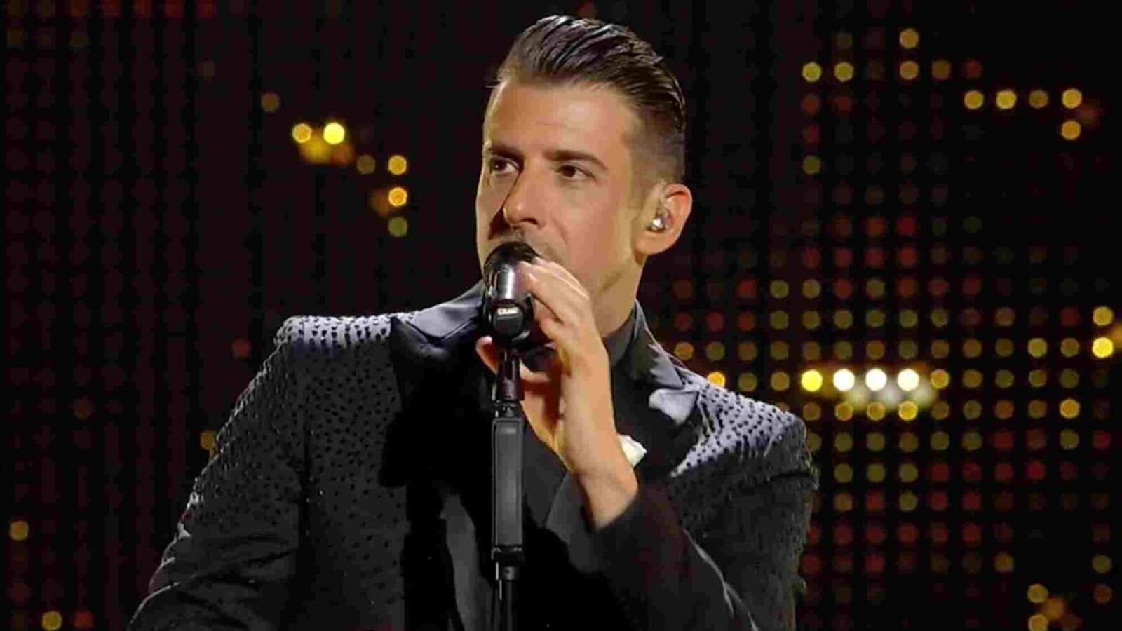 Francesco Gabbani: l'inchino a Fiorella Mannoia, l'omaggio a Lucio Dalla e il palco di X-Factor. Tutto sull'ospite di stasera a Sanremo
