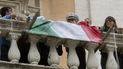 Marò tolti dal Campidoglio: scatta la protesta contro Marino 2