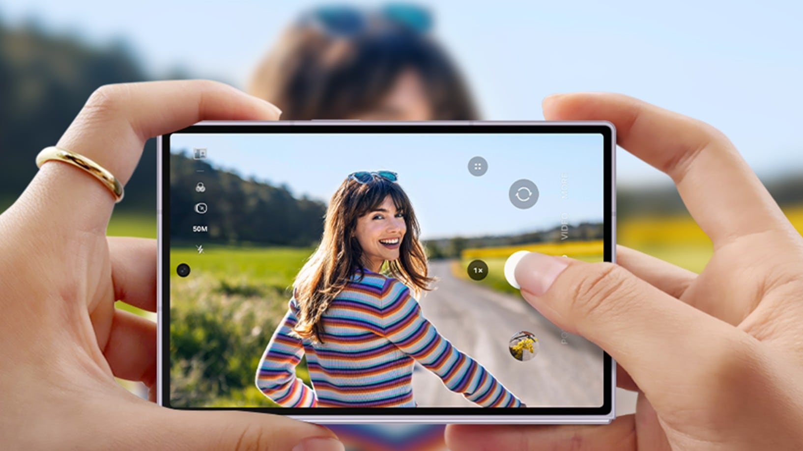 Samsung e il pieghevole formato passaporto