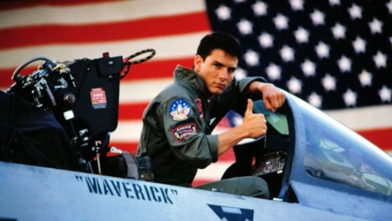 Top Gun compie 40 anni, 5 curiosità: il “no” di Bryan Adams, le difficoltà di Tom Cruise, le scene fuori copione