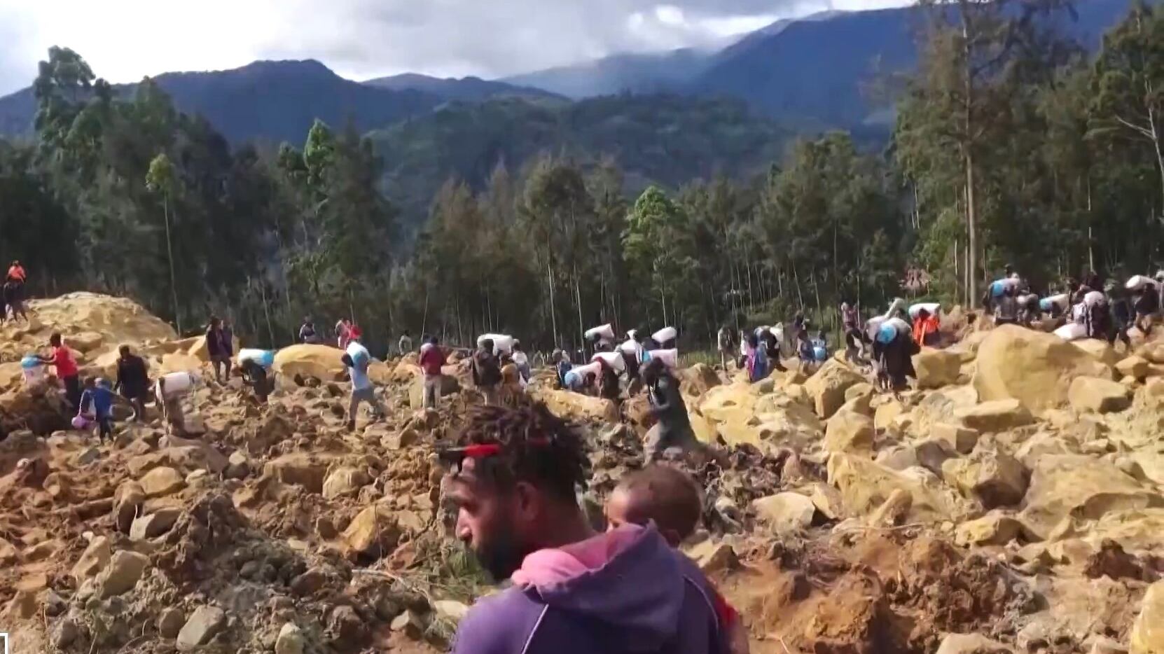 Tragedia in Papua Nuova Guinea: frana seppellisce un intero villaggio, almeno 670 morti