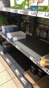 Coronavirus, le immagini dei supermercati presi d'assalto a Berlino 3