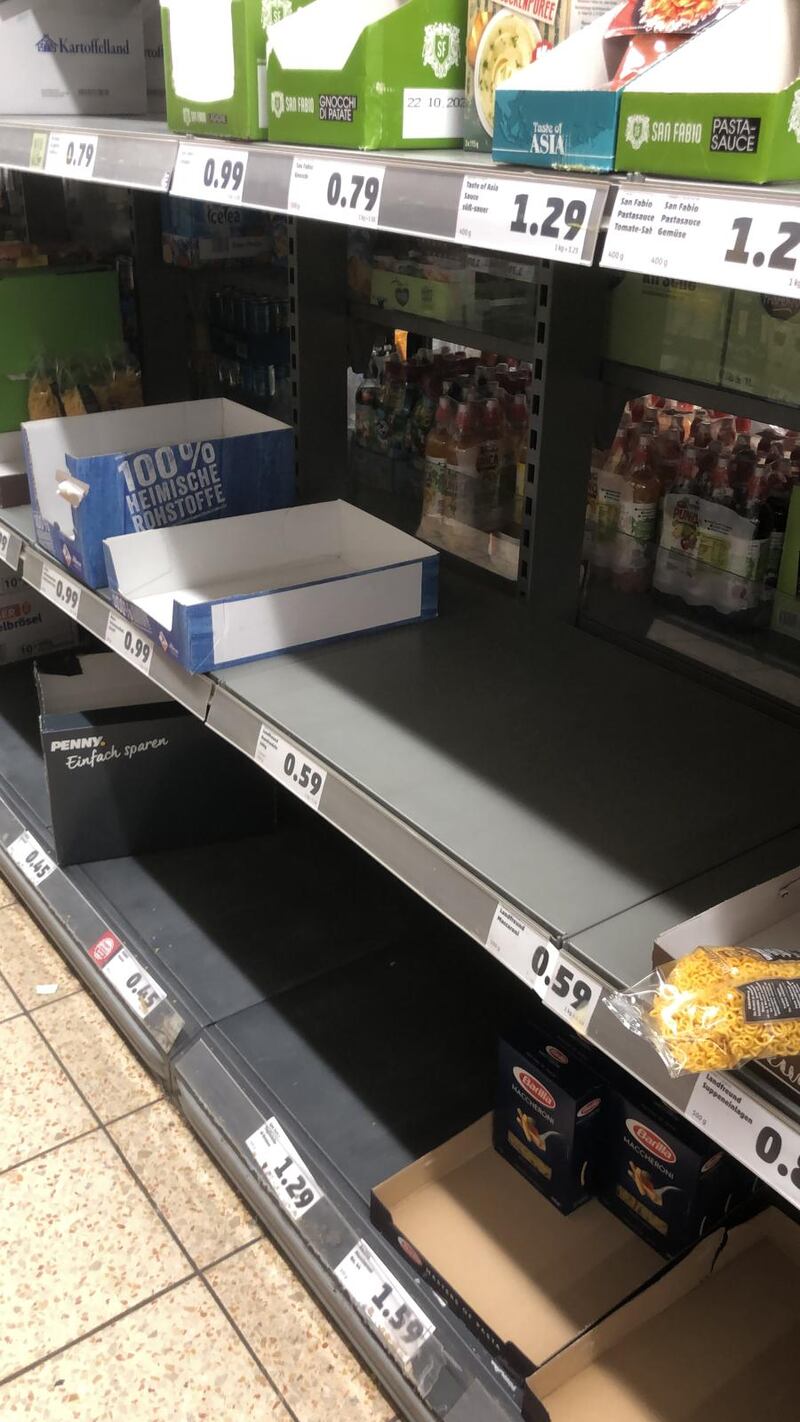 Coronavirus, le immagini dei supermercati presi d'assalto a Berlino 3