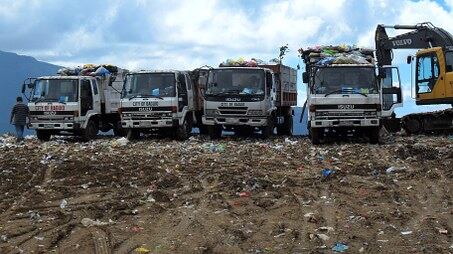 I rifiuti di Palermo respinti dalle discariche private. Orlando: "Grave ricatto"