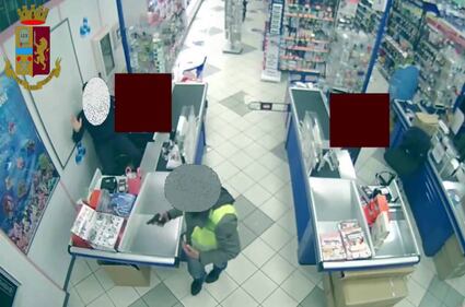 Rapinatore seriale di esercizi commerciali arrestato a Milano 4
