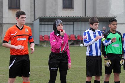 Chahida, il primo arbitro donna con il velo 1