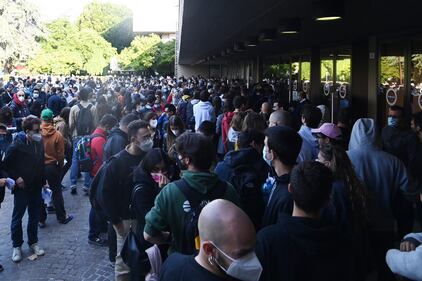 Open Day vaccino Bologna: ​in migliaia in fila 5
