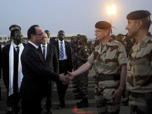Bombardamenti in Mali, Hollande: "La guerra non è vinta"