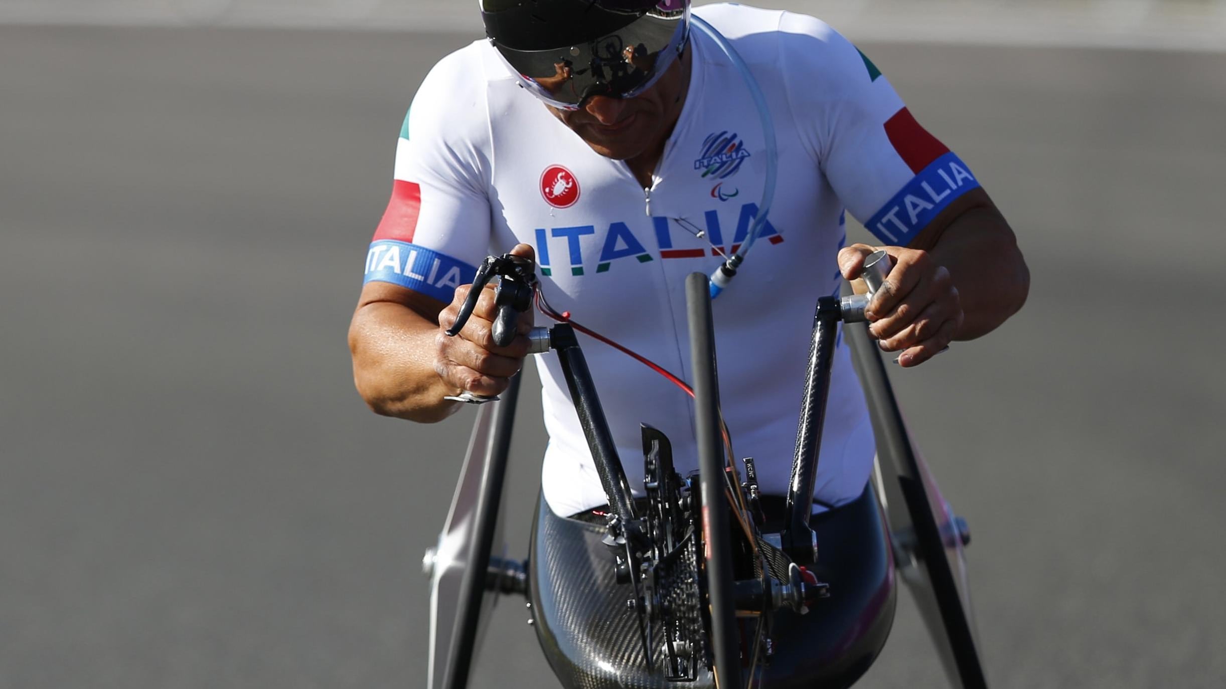 Italia a quota 21 Zanardi replica a Villaggio 100, Pistorius ko