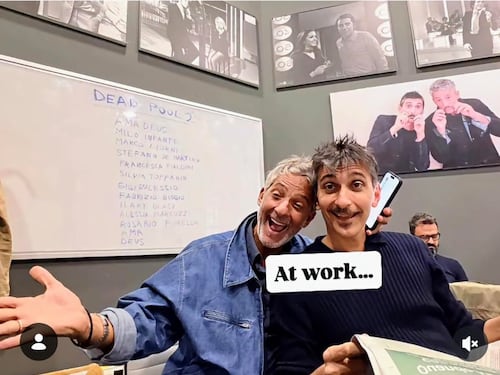 Fiorello scherza con la lavagna dei “morti”