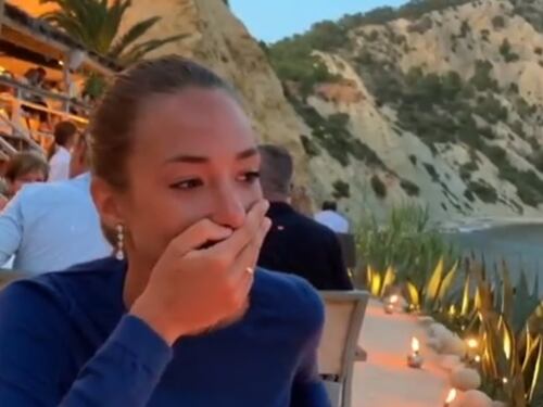 Alvaro Morata anniversario con sorpresa: il regalo per Alice è nascosto tra i fiori