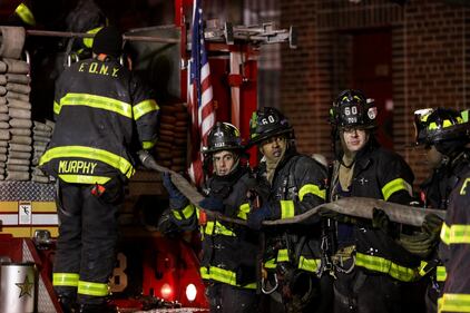 New York, brucia un intero palazzo nel Bronx 19