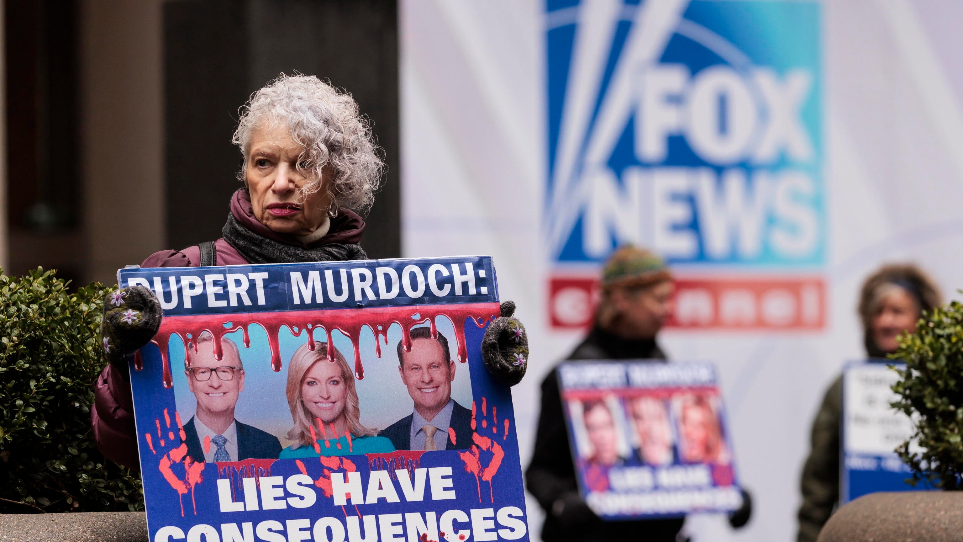 L'ammissione di Murdoch su Fox News: "Appoggiò le bugie sulle elezioni rubate"