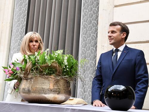 "Relazione proibita": così la figliastra di Macron descrive la storia tra il presidente francese e Brigitte