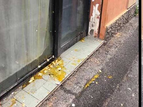 Bologna, raid dei centri sociali: uova e minacce su sede di destra
