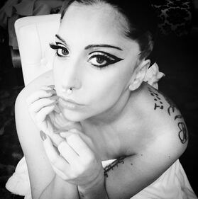 Lady Gaga, nuovo tattoo e stravanganza all'italiana 3